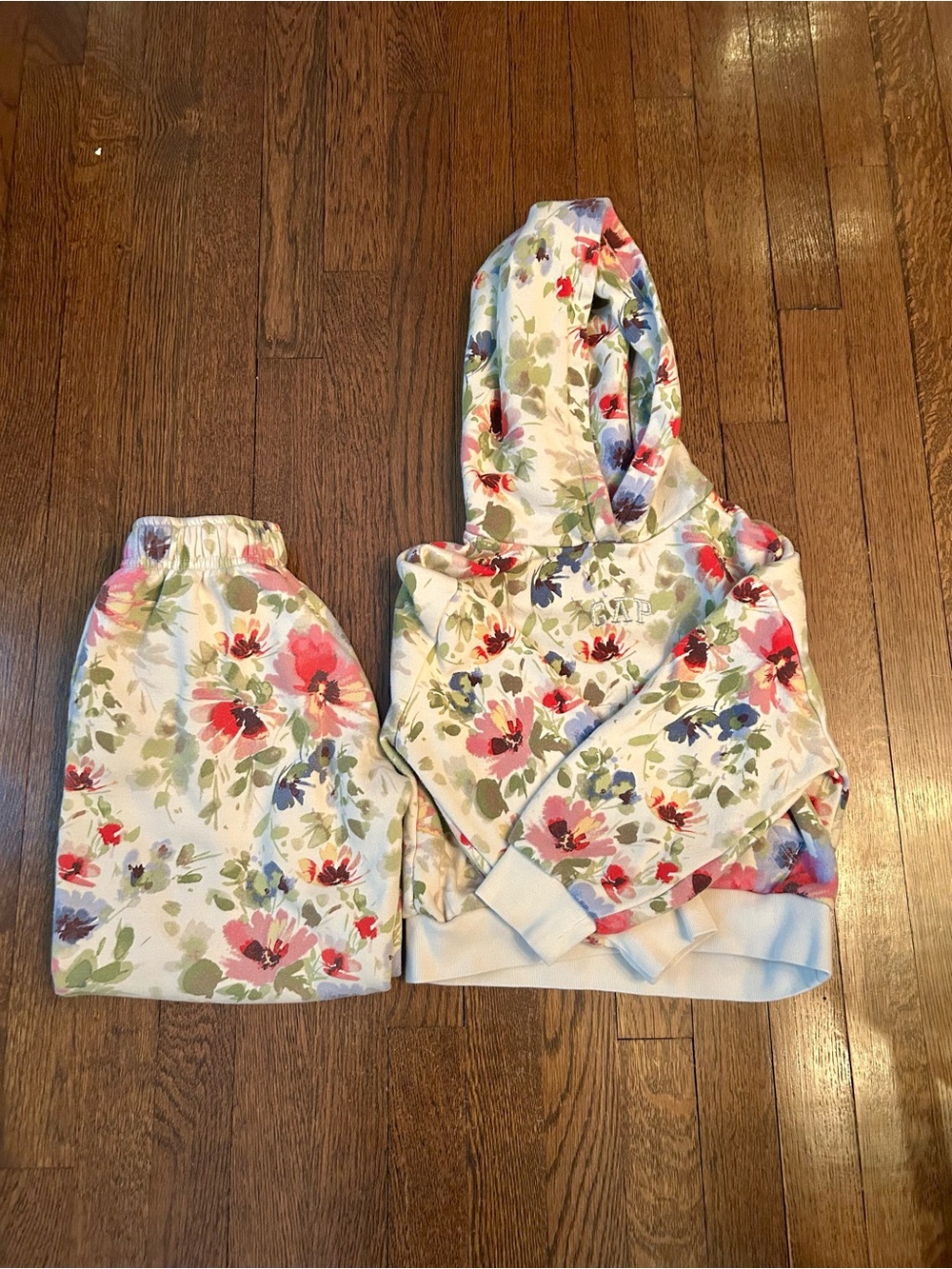 GAP sweatsuit